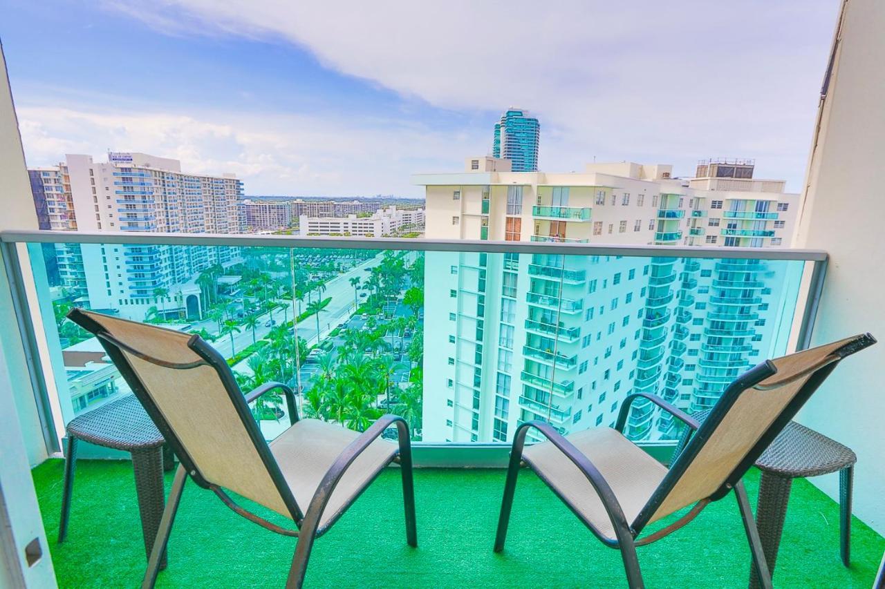 Beautiful Penthouse Condo With Stunning Views Of Both Ocean And City ฮอลลีวูด ภายนอก รูปภาพ