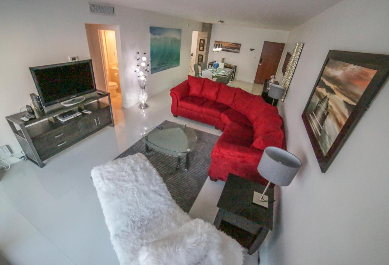 Beautiful Penthouse Condo With Stunning Views Of Both Ocean And City ฮอลลีวูด ภายนอก รูปภาพ
