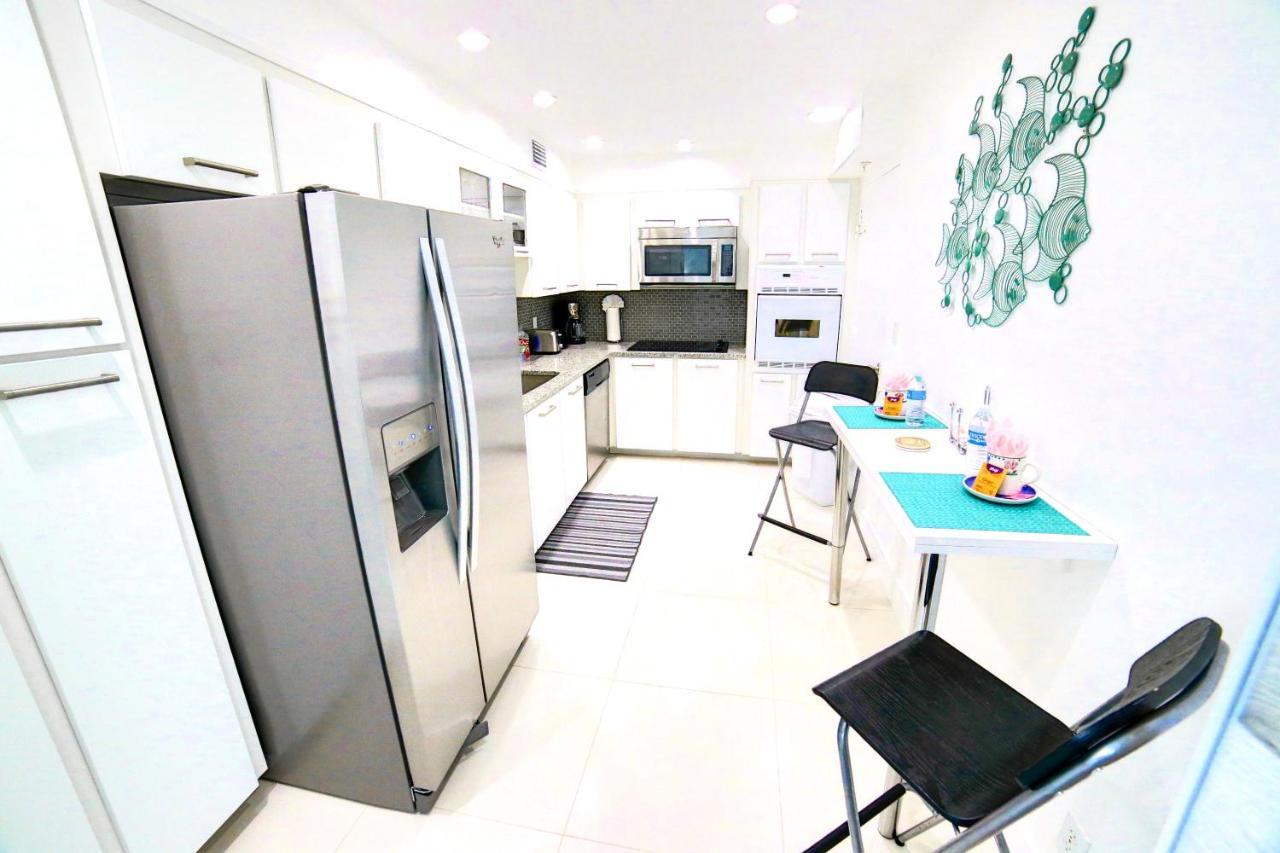 Beautiful Penthouse Condo With Stunning Views Of Both Ocean And City ฮอลลีวูด ภายนอก รูปภาพ