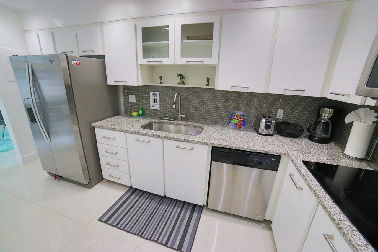 Beautiful Penthouse Condo With Stunning Views Of Both Ocean And City ฮอลลีวูด ภายนอก รูปภาพ