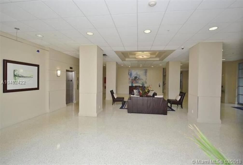 Beautiful Penthouse Condo With Stunning Views Of Both Ocean And City ฮอลลีวูด ภายนอก รูปภาพ